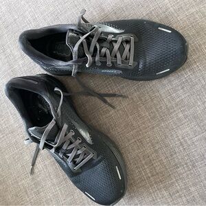 Men’s 9.5M Brooks Ghost Running Shoes
